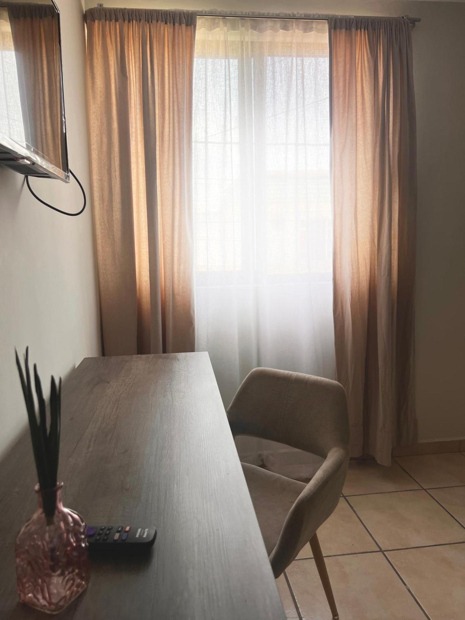 Suites Ciento 37 Λεόν Εξωτερικό φωτογραφία