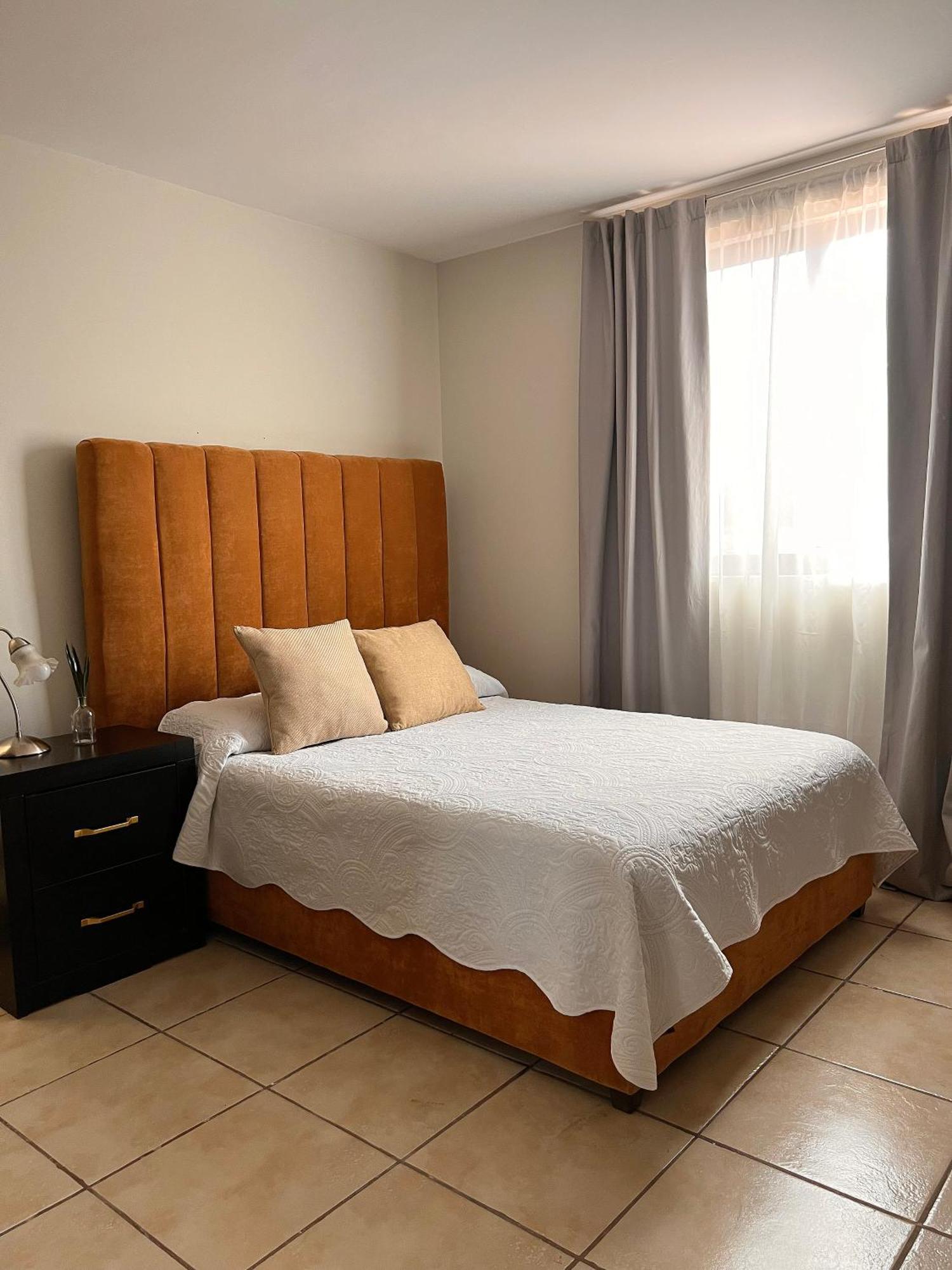 Suites Ciento 37 Λεόν Εξωτερικό φωτογραφία