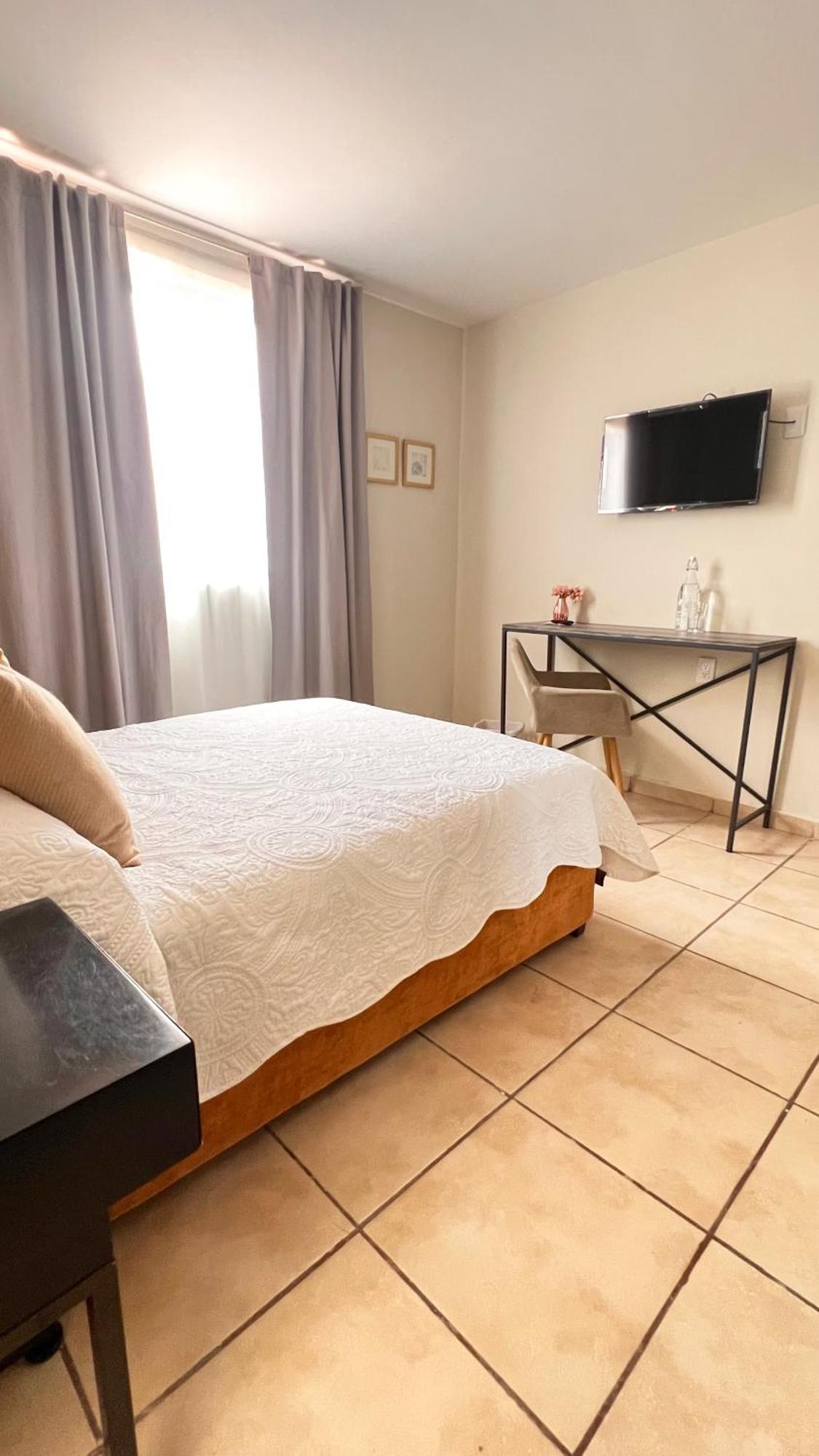 Suites Ciento 37 Λεόν Εξωτερικό φωτογραφία