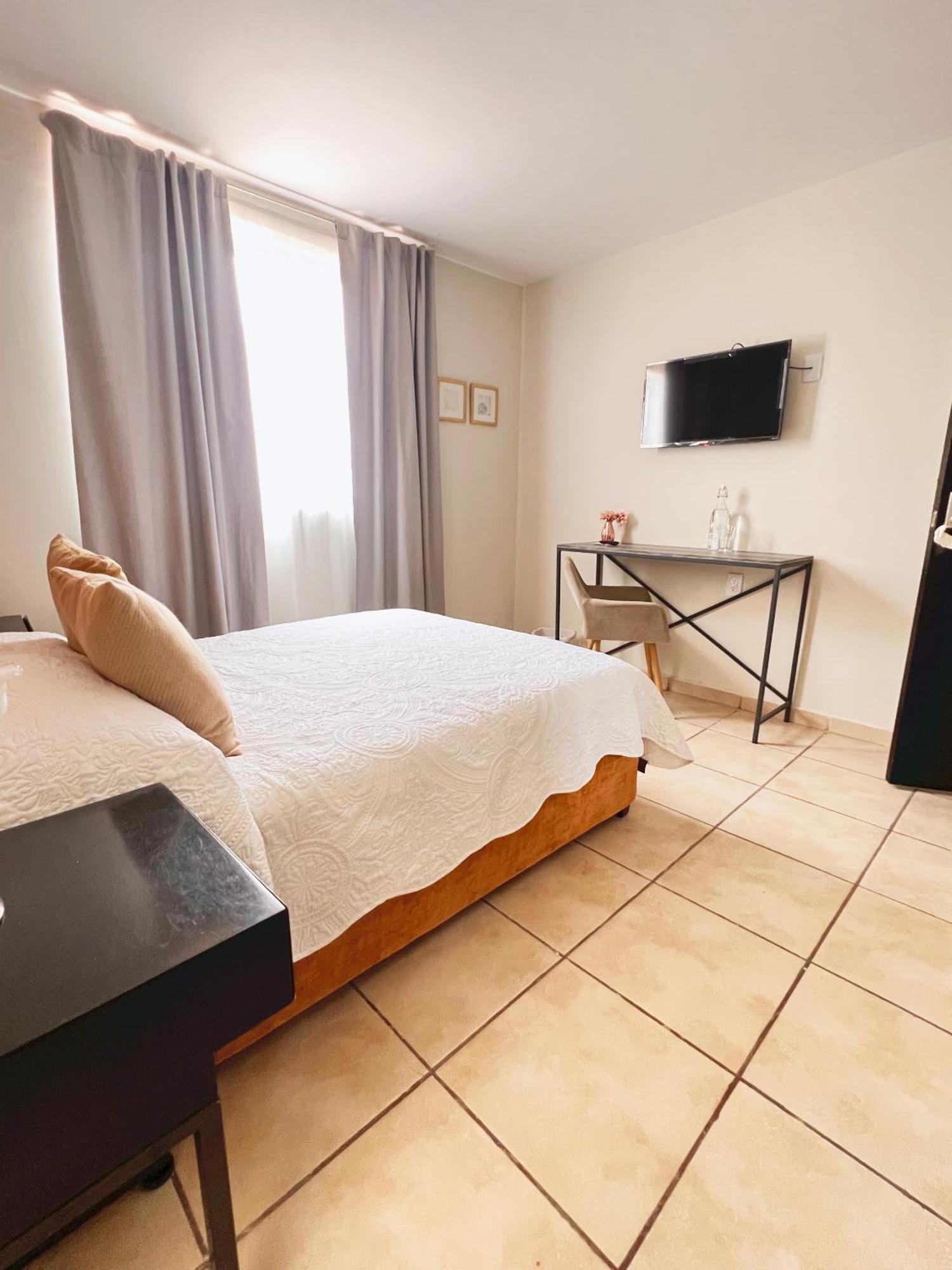 Suites Ciento 37 Λεόν Εξωτερικό φωτογραφία