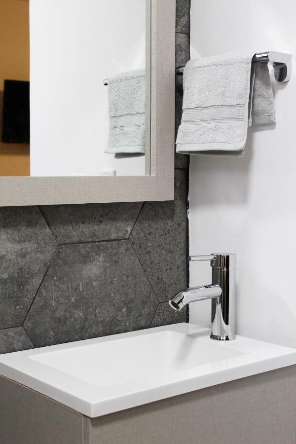 Suites Ciento 37 Λεόν Εξωτερικό φωτογραφία