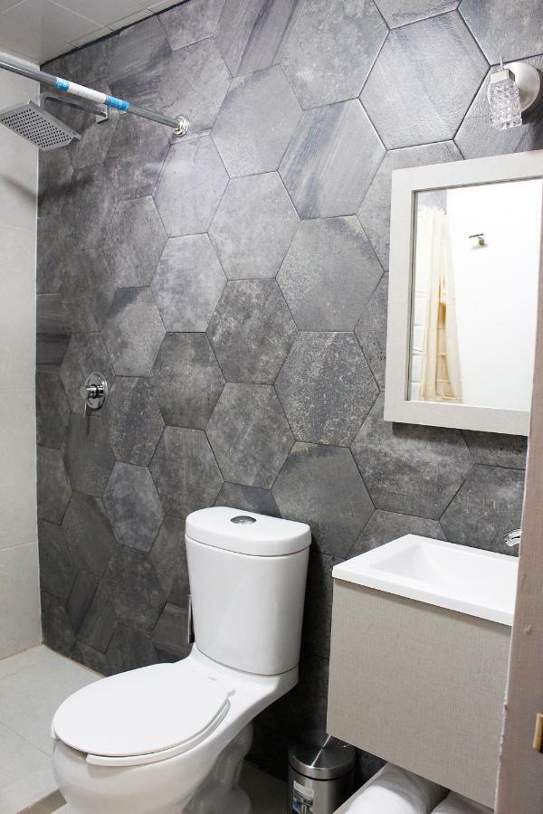 Suites Ciento 37 Λεόν Εξωτερικό φωτογραφία