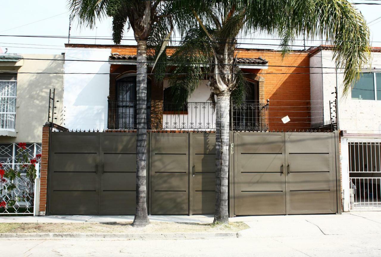 Suites Ciento 37 Λεόν Εξωτερικό φωτογραφία